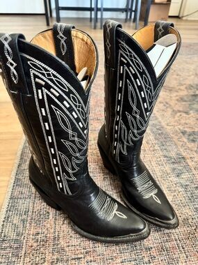 Idyllwind Black Cowboy Boots with White Stitching